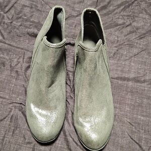 SO Women's Shimmering Gray Ankle Booties